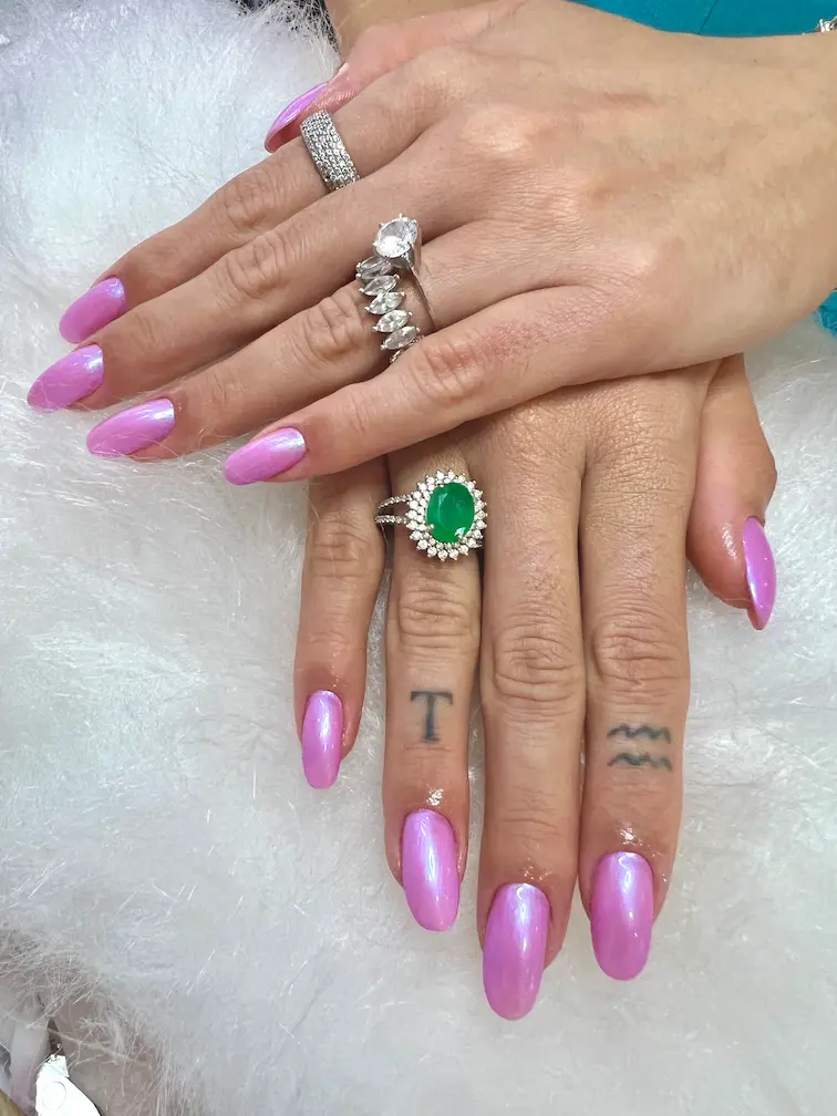 Unhas com formato alinhado feitas na SS.Concept